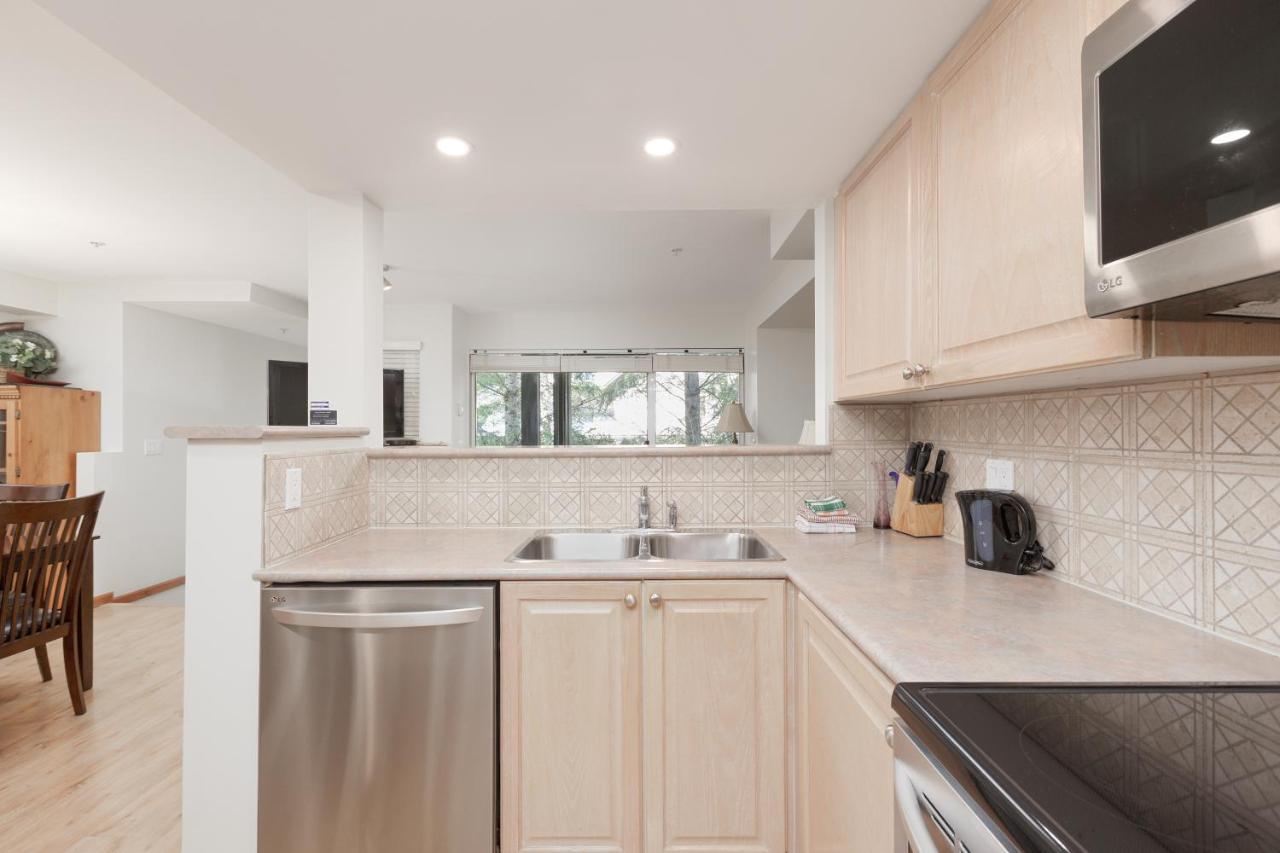Lagoons By Cozystay Signature Whistler Extérieur photo
