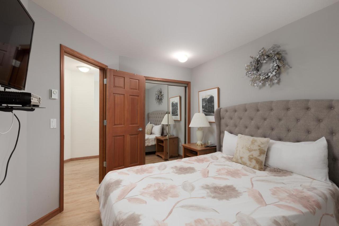 Lagoons By Cozystay Signature Whistler Extérieur photo